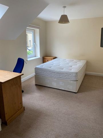 4 bedroom semi-detached house to rent - Photo 4