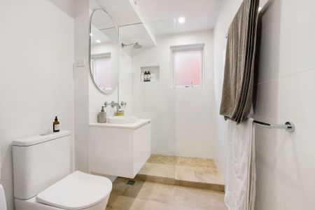 Modern Two-Bedroom Apartment in Prime Randwick Location - Photo 4