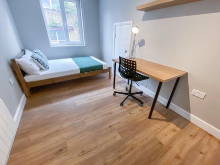 8 bedroom flat to rent - Photo 2