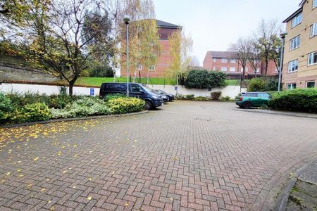 Caledonian Road - Photo 4