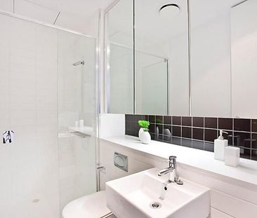 Elevated Living in the Heart of South Yarra - Photo 6