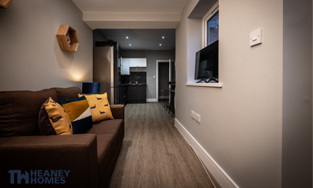 Spout Lane Room 3 - Photo 2