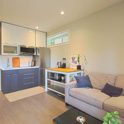 Cozy 1 Bdrm + 2 Bth - Garden Suite - Kitsilano! UNFURNISHED! - Photo 1