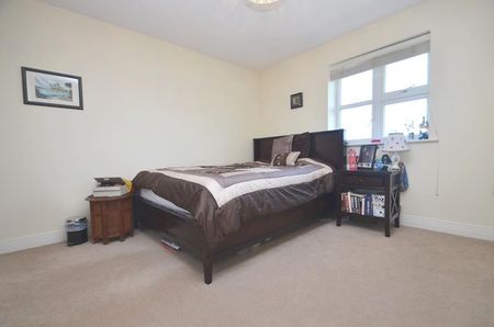 5 bedroom house - detached - Photo 2