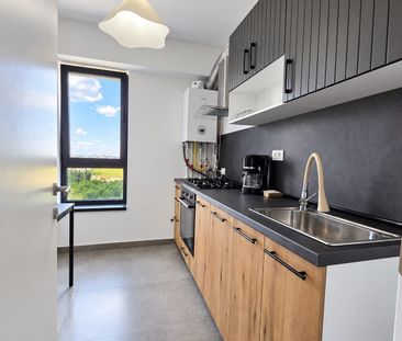DE ÎNCHIRIAT – APARTAMENT 2 CAMERE | TOMIS TOWER | ETAJ 14 |VEDERE LAC - Fotografie 1