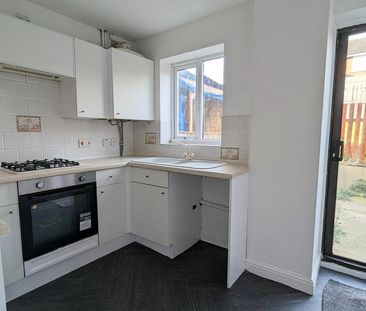 2 bedroom semi-detached house to rent - Photo 6