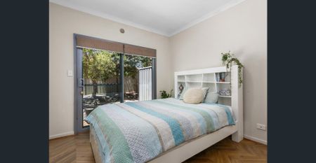 Furnished Studio Living! - Photo 3