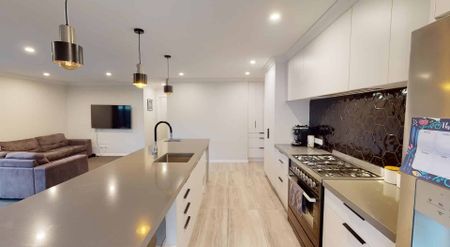 Kelvin Grove - 3 Bedrooms - Photo 2