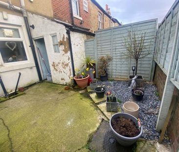 3 bedroom House To Let - Photo 2