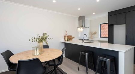 Brand new two bed, two bath townhouse - Photo 4