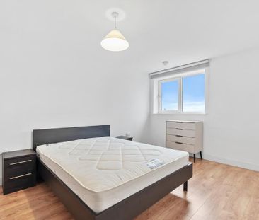 2 bedroom penthouse to rent - Photo 2