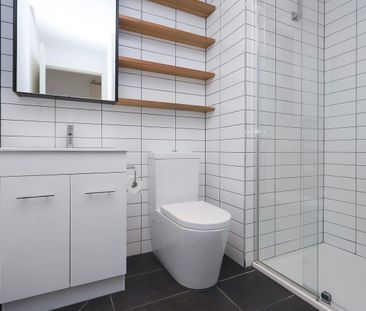 SPACIOUS & MODERN! - Photo 2