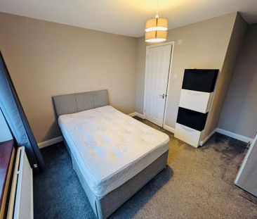 House share to rent - Photo 2