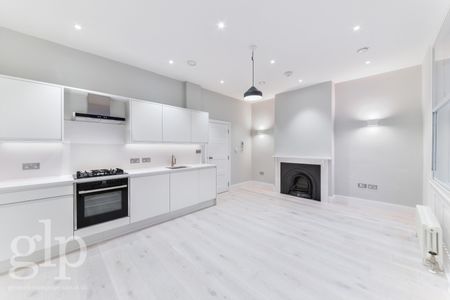 Flat, Carnaby Street, Soho, W1F - Photo 3