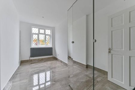 4 bedroom semi-detached house to rent - Photo 5