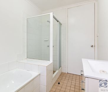 4 BEDROOM HOUSE - Photo 6