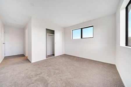 3 Bedrooms + 2.5 Bathrooms + Garage - Photo 2