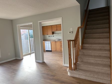 For Lease - 837 MCKAY Crescent, Milton, Ontario - Photo 2