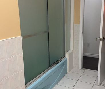 For Lease - 32 Rosscowan Crescent, Toronto, Ontario - Photo 2