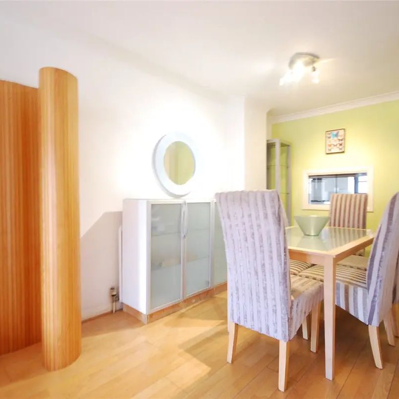 3 bedroom house in London - Photo 1