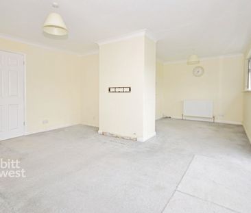 3 bedroom detached bungalow to rent - Photo 2