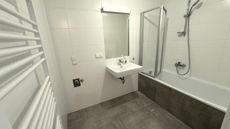 Top-moderne 3-Zimmer-Neubauwohnung mit MEGA-SÜD-BALKON (7m²) nahe Akademiepark - Photo 3