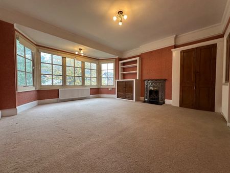 4 Bed Maisonette, Birdhurst Gardens, CR2 - Photo 2