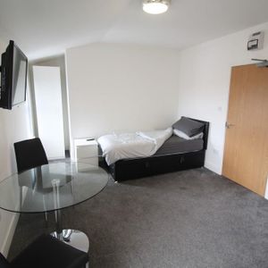 Studio to rent - Photo 2