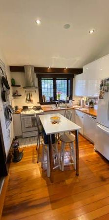 Kitsilano 2 bed (1 bdrm, 1 office) 1 bath furnished sublet - Photo 1