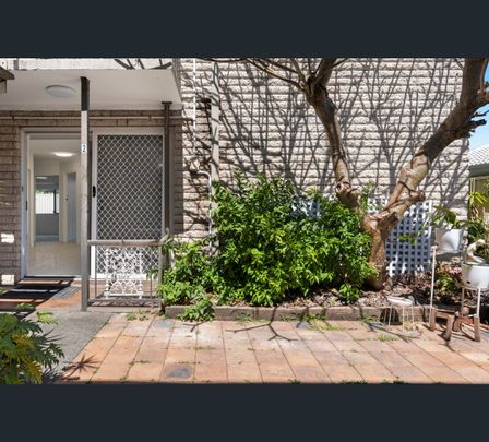 2/16 Nankeen Avenue, Paradise Point, Qld 4216 - Photo 1