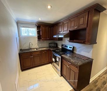 Detached Home For Lease | C8124714 - Photo 4