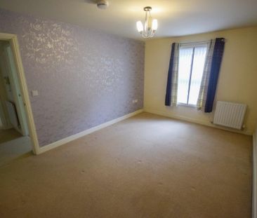 2 bedroom ground floor flat to rent - Photo 2