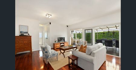 Suburban charm in tightly held locale - Photo 3