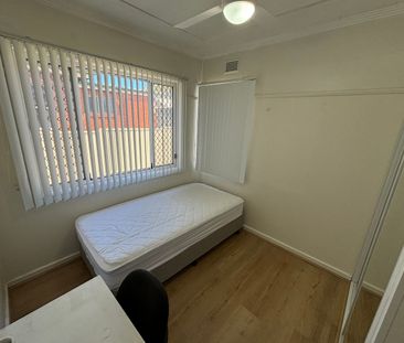 Rooms for Rent in Spacious 5-Bedroom House in Birmingham Gardens! - Photo 3