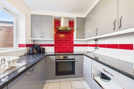 3 bedroom terraced house to rent - Photo 4