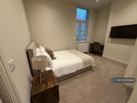 1 bedroom in a house share to rent - Photo 2
