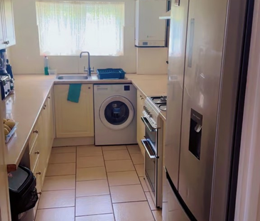 1 bedroom in a house share to rent - Photo 3 | Rentumo