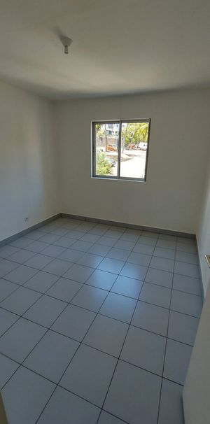 A louer Appartement T3 au dessus clinique SAINTE CLOTILDE - Photo 1