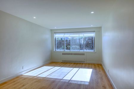 3555 Cote-des-Neiges Road - Photo 3