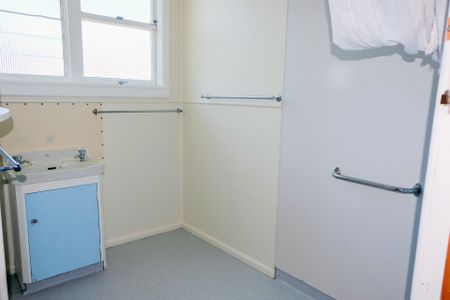 HANDY LOCATION - Photo 5