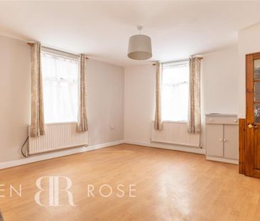 2 bedroom end of terrace house to rent - Photo 3