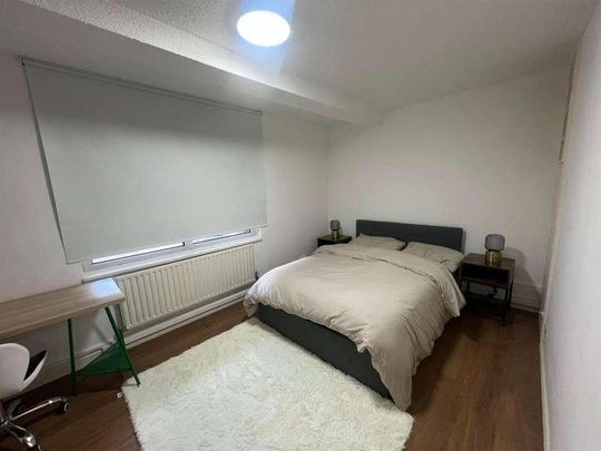 Mayford Estate, NW1 - Photo 1