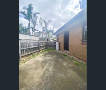 8/3 Doolan Street, Werribee, Vic 3030 - Photo 5