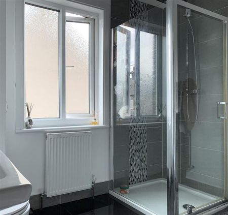 2 bedroom end of terrace house to rent - Photo 4