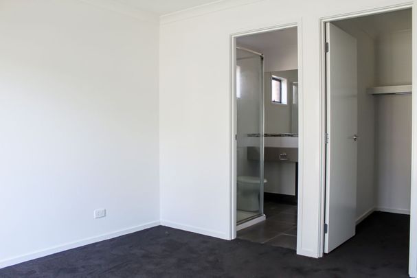 THREE BEDROOM HOME CLOSE TO PUBLIC TRANSPORT - Photo 1