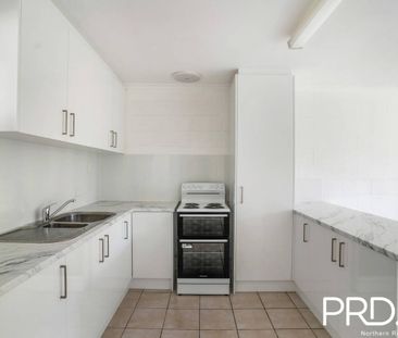 Modern 2-Bedroom Unit with Private Courtyard & Off-Street Parking - Photo 3