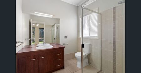 Spacious Low-Set 4 Bedroom Family Home - Photo 4