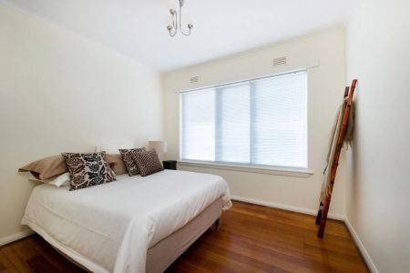 Unit 1/45A Ormond Esplanade, Elwood. - Photo 4