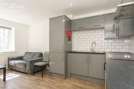 5 bedroom flat to rent - Photo 4