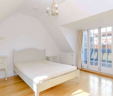 A charming three bedroom period property in central Cambridge - Photo 2